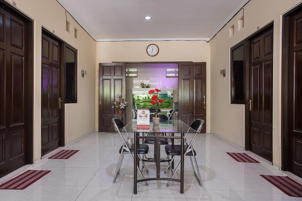 โอโย 138 กราฮา 99 Hotel สุราบายา ภายนอก รูปภาพ