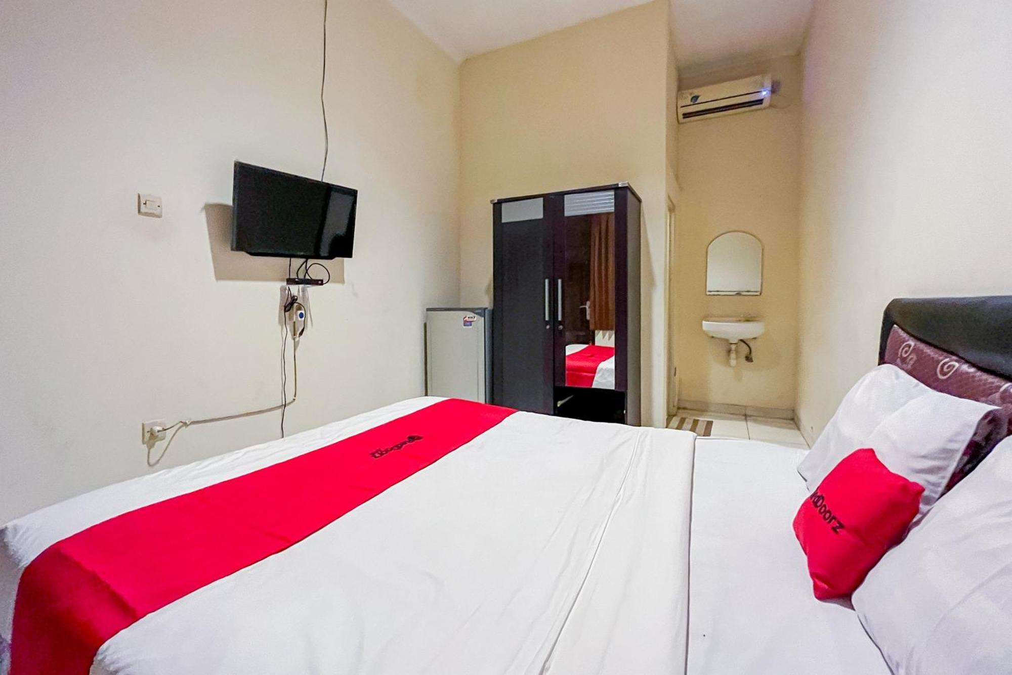 โอโย 138 กราฮา 99 Hotel สุราบายา ภายนอก รูปภาพ