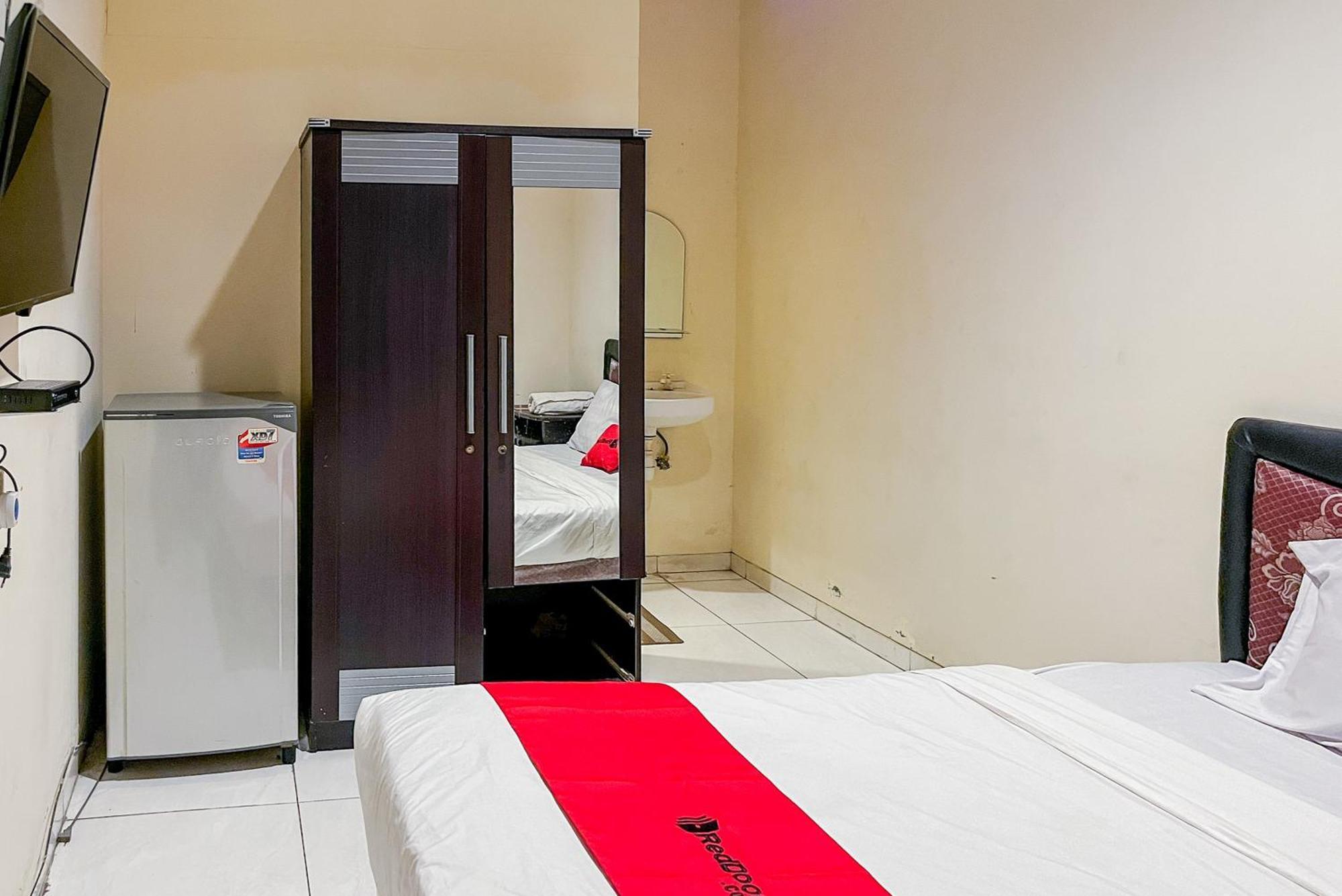 โอโย 138 กราฮา 99 Hotel สุราบายา ภายนอก รูปภาพ